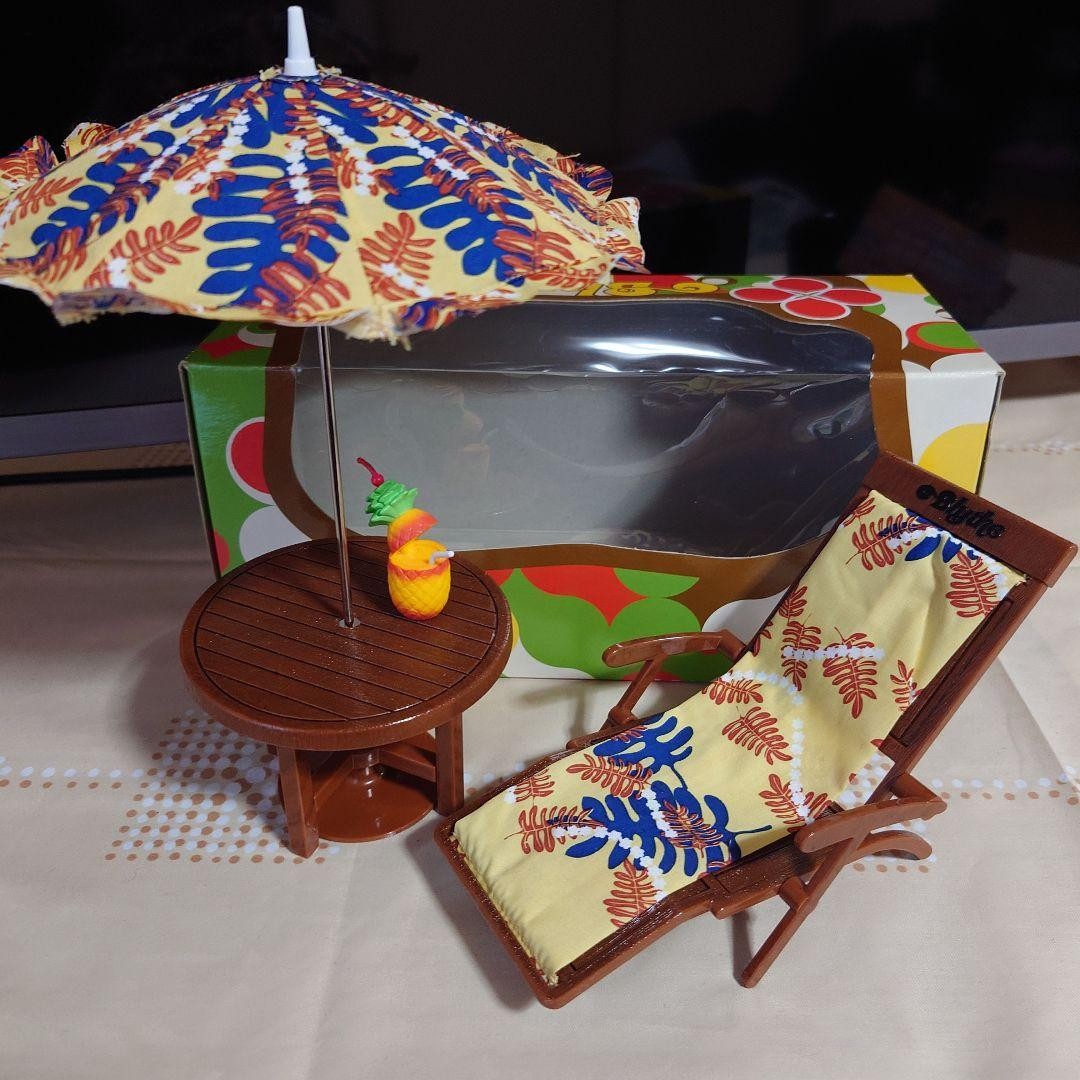 Takara Neo Blythe Holiday In The Sun Beach Umbrella Doll With Box Used