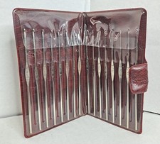 Vtg Metal BOYE Set of 16 Crochet Hooks