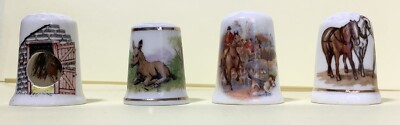 4 x China Pferde Bild Fingerhüte. Einer hat einen Ausschnitt mit einem Pferd im Stall