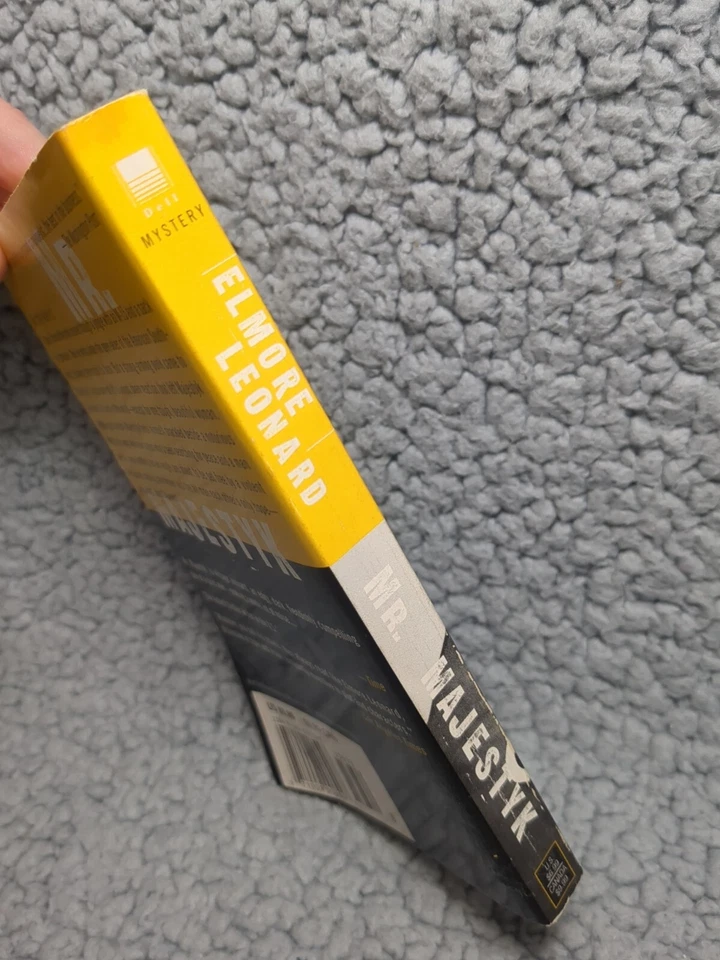 Mr. Majestyk by Elmore Leonard, a Dell Publishing Softcover Foto 3 de 4