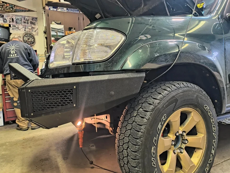 Vijay For 2001-2004 Toyota Sequoia Steel Front Bumper with LED Light & D-Rings - Изображение 4 из 4