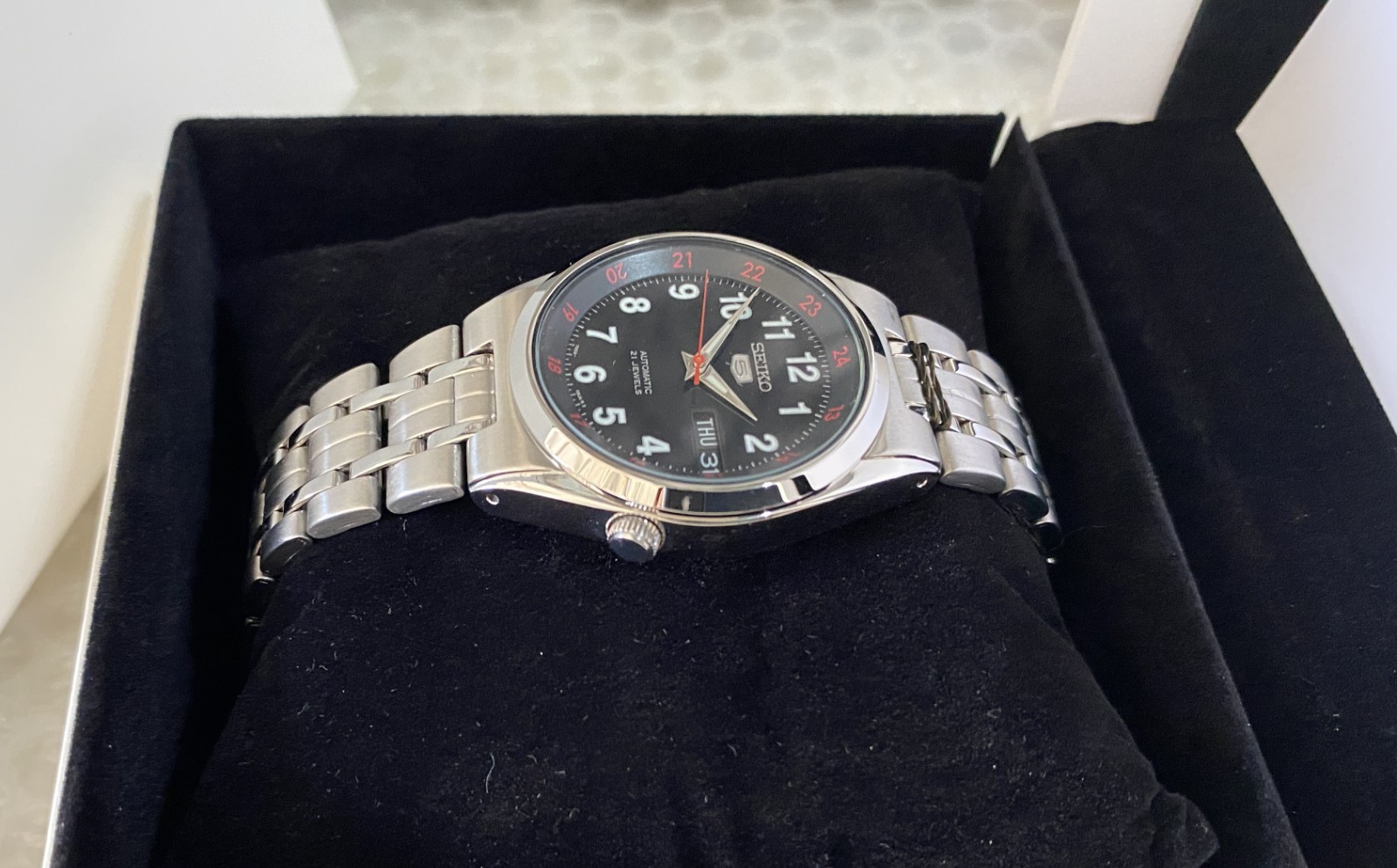 Vintage Seiko 5 Automatic Black Dial Stainless Steel Gents Watch Rare image 2