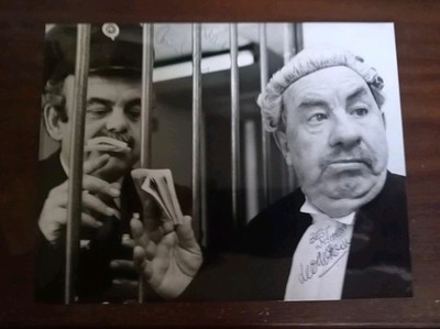 Leo Mckern Chris Sanders signiertes Rumpole von der Bailey Pressefoto 