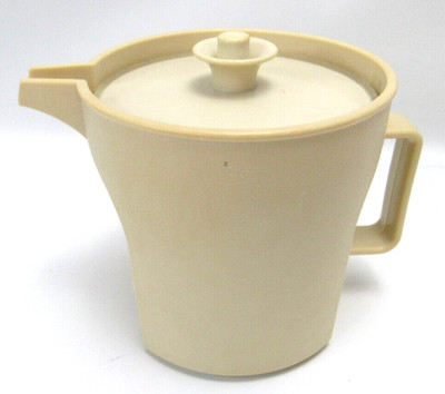 TUPPERWARE Creamer with Lid Tupperware Creamer w Push Seal Lid, 1414-5 
