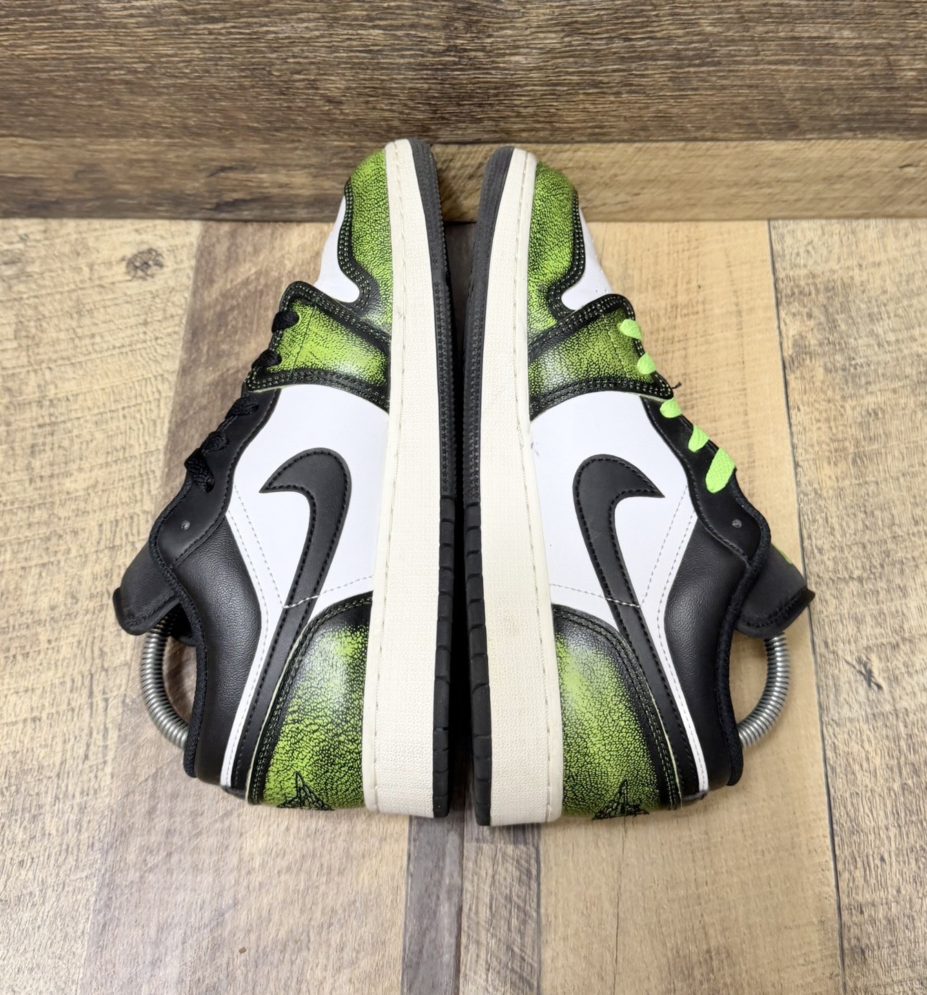 Nike Air Jordan 1 Low SE Shoe Wear Away Black Electric Green Size 7Y / 8.5 Women thumbnail 4