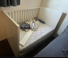 Convertible Baby Crib with Drawers white used   Inv6