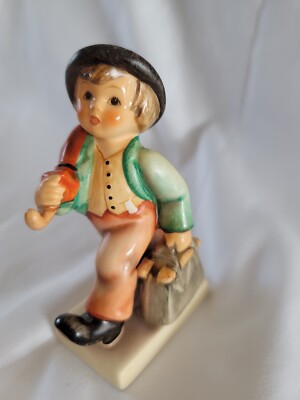 Goebel HUMMEL Figurine MERRY WANDERER #11 2/0 Boy Walking w/ Umbrella & Bag