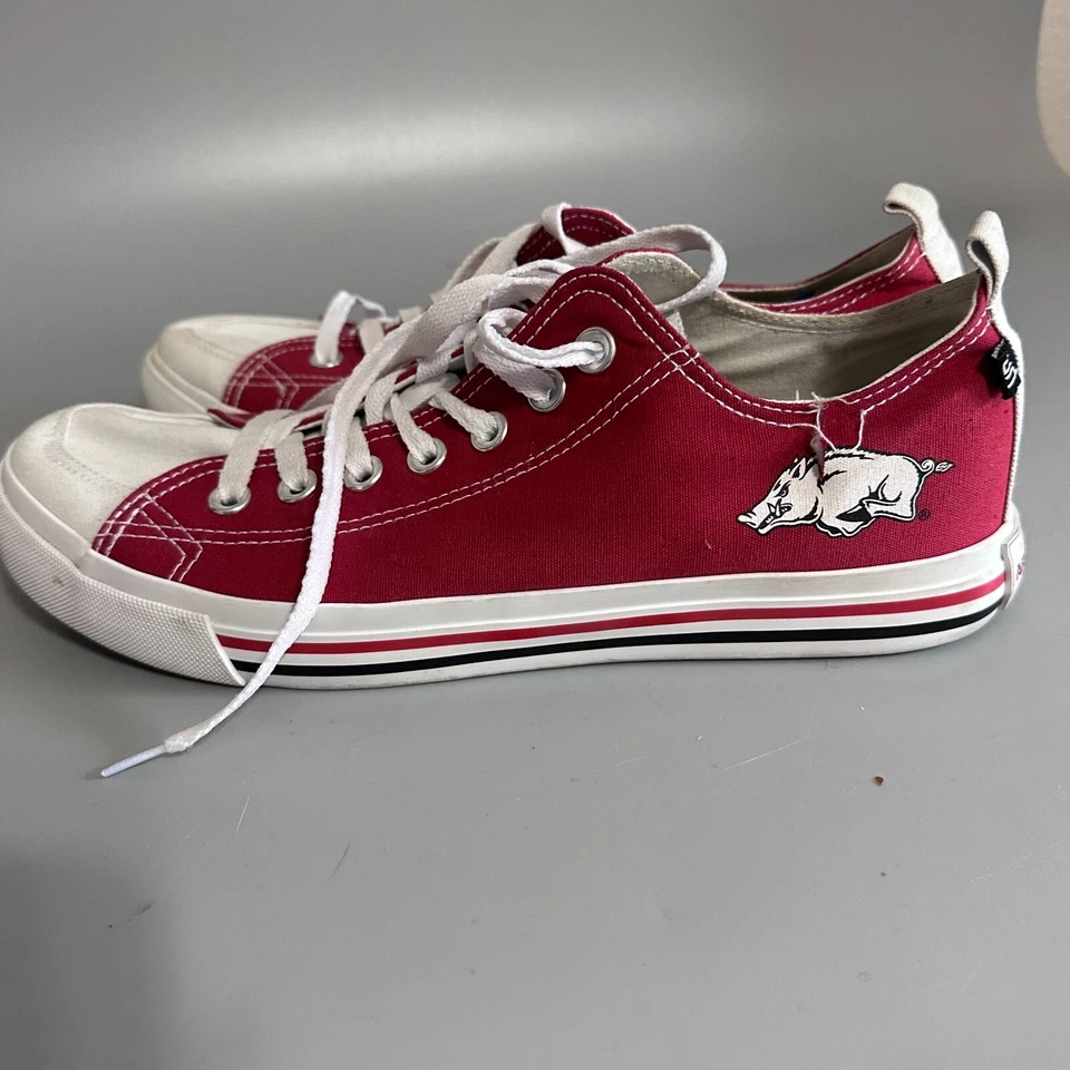 Zapatos Skicks University of Arkansas Hogs parte superior baja hombres 9 mujeres 11 DEFECTUOSOS Foto 4 de 4
