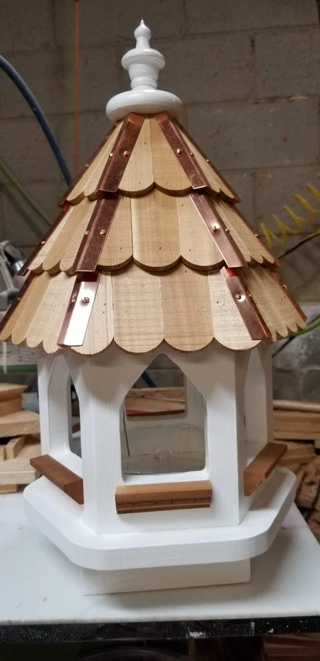 Starlight Bistro© Alimentador de pájaros mediano hecho a mano de cobre, ciprés y cedro Foto 3 de 4