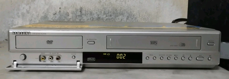 SAMSUNG DVD-V5600 COMBO LETTORE DVD/VHS 6 TESTINE STEREO CON TELECOMANDO  - Immagine 3 di 4