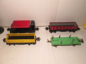 L@@K LIONEL TRAIN CAR LOT (4) INCLUDING AUTO DUMP CAR OPERATING GONDOLA $19.99 !