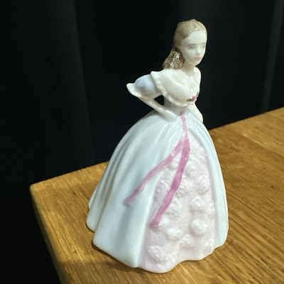 Coalport Minuettes ''Joanne'' Miniatur Porzellan Figur mit glänzender Oberfläche in sehr gutem Zustand