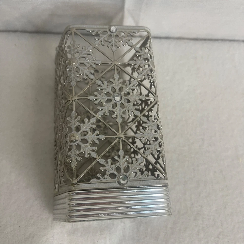 Bath & Body Works Snowflakes Foaming Soap Holder Silver - Image 4 of 4