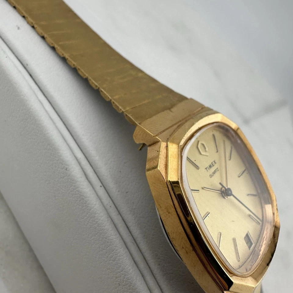 Reloj de cuarzo vintage nuevo 1982 TIMEX Q para hombre 40 mm fecha chapado en oro - batería nueva Foto 4 de 4