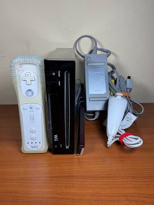 Nintendo Wii White Console with Cables - Remote and Nonchuck