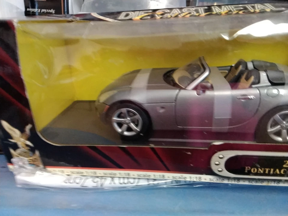 Road Signature 2006 PONTIAC SOLSTICE CONVERTIBLE 1:18 SCALE diecast replica - Image 3 of 4