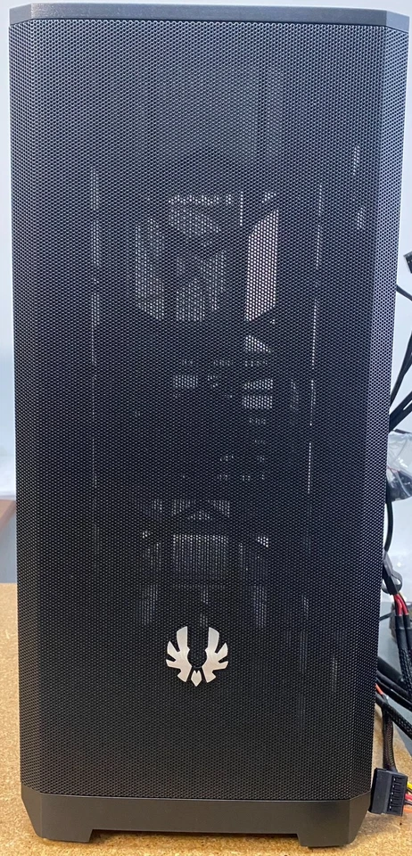 [USED][DENT][BLACK] BFC-NSE-300-KKGSK-RP] BitFenix Nova Mesh SE TG Midi Tower - Image 2 of 4