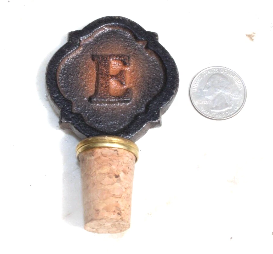 Tapón de corcho de vino inicial Mud Pie Quatrefoil monograma de hierro fundido "E" Foto 3 de 4