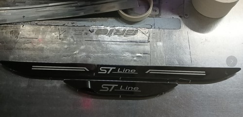 FOCUS ST-LINE LOGO (2015 - 2018) DOOR SILL SCUFF PROTECTOR PLATES LOGO - FD017-1 - Picture 6 of 6