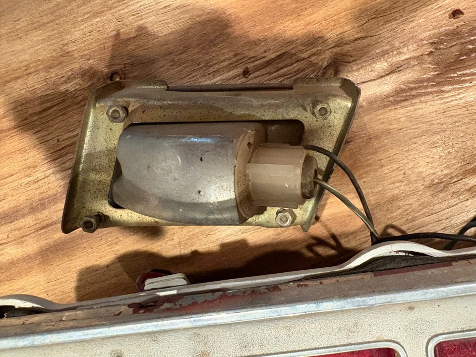 Dodge Colt 1972 luz trasera luz trasera y marcador lateral OEM Stanley 62506L Japón Foto 4 de 4