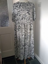 N.W.T LADIES BLACK & WHITE PATTERNED DRESS  SIZE M BY H&M