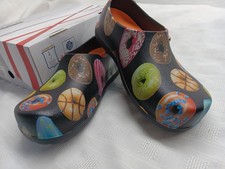 Vangelo Clog Unisex W8/M6 SlipResistant Professional Nurse Chef Work Shoe Donuts