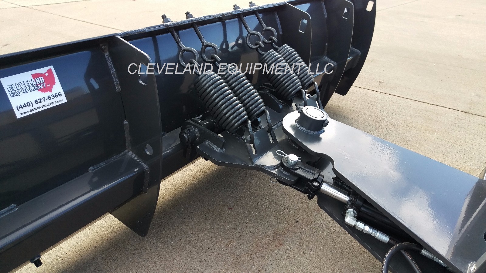 NEW 72" COMPACT TRACTOR / SKID STEER SNOW PLOW BLADE ATTACHMENT Kubota