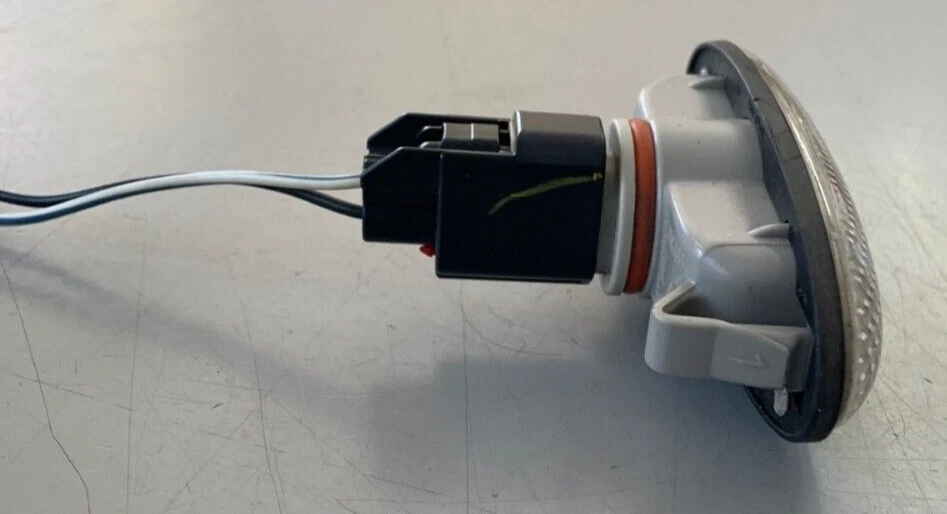 2006-10 MERCURY MARINER FENDER SIDE MARKER LIGHT RIGHT 5E64-13K309-AA USED OEM - Image 4 of 4