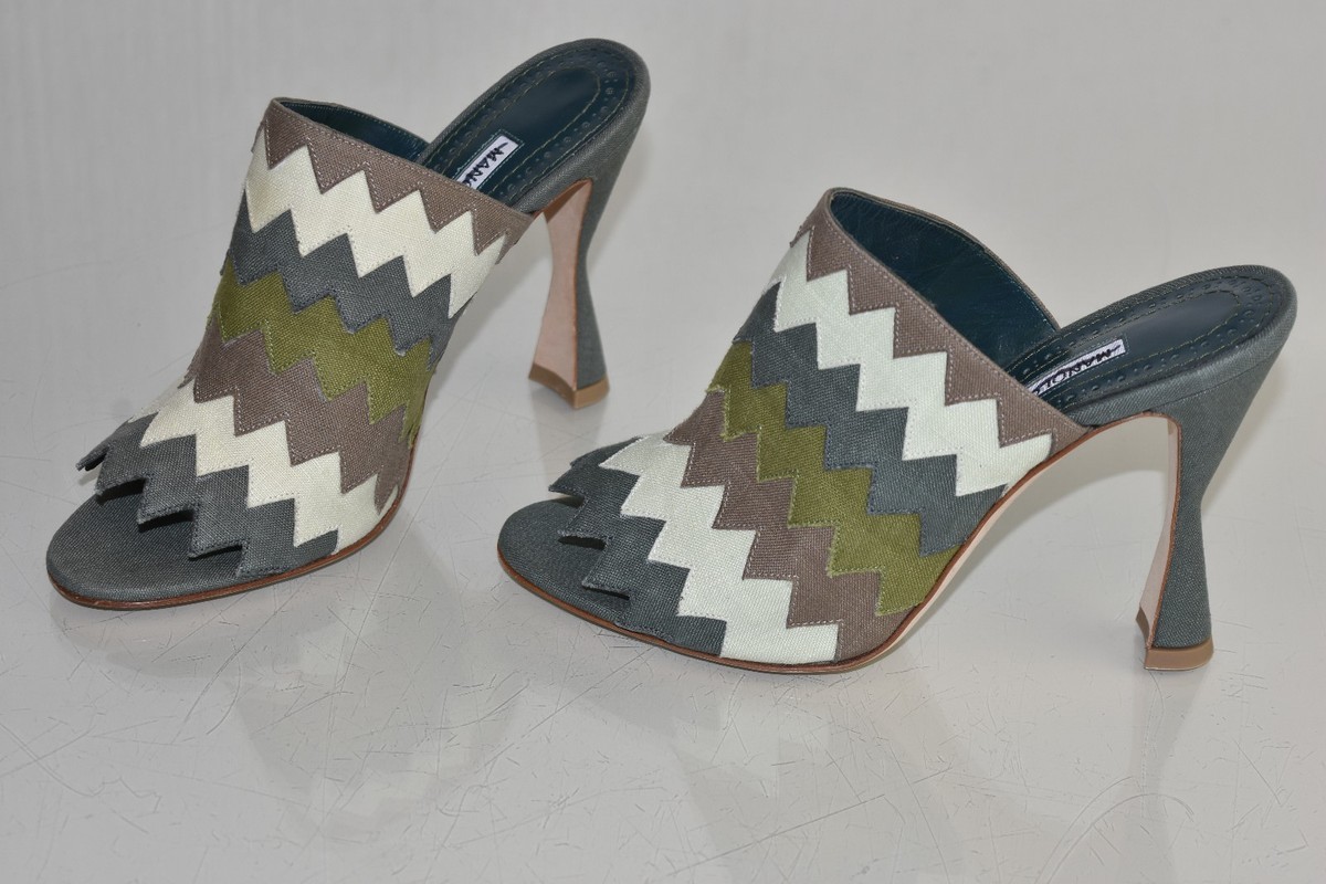 Mules Manolo Blahnik LOCH 105 - Vertes, Talon Haut, Denim, Neuf Sans Emballage