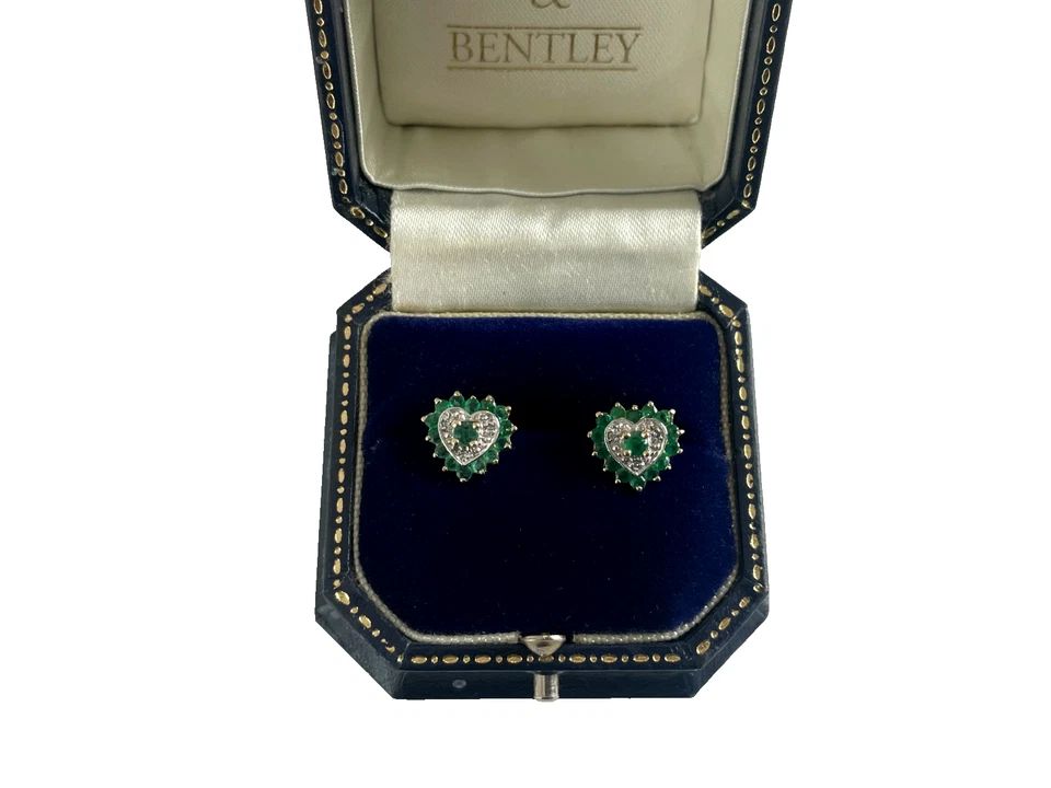 1990 Emerald and Diamond Earrings 9ct Gold Heart Shaped Stud Emerald Earrings - Image 4 of 4