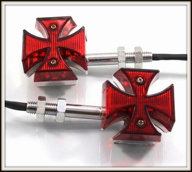 Feux clignotants LED Croix de Malte noirs pour virées en moto Harley
