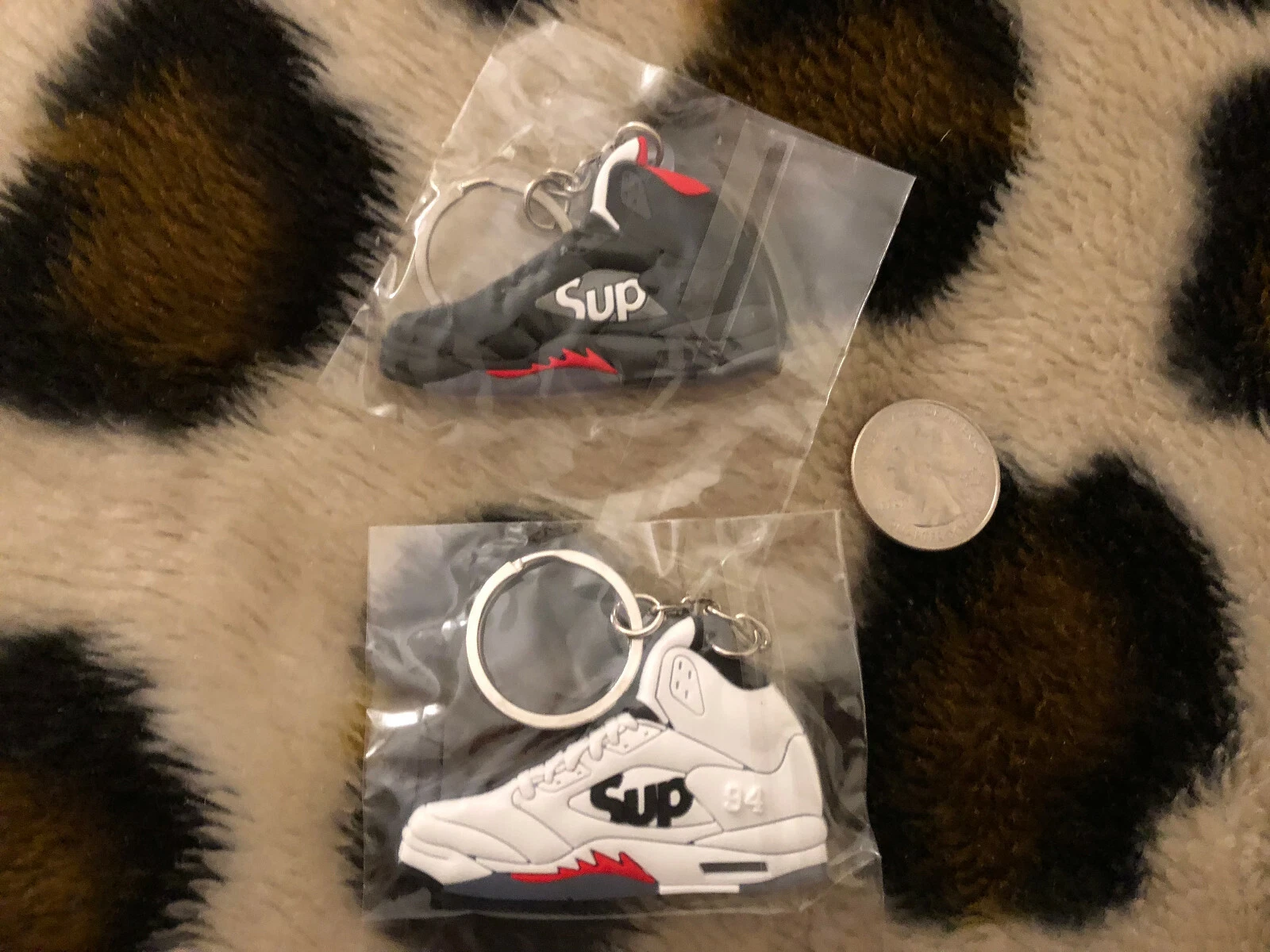 Porte clés Supreme Air Jordan V Bred White Sup