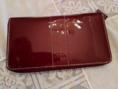 women XOXO vinyl red wallet (patent leather) credit card organizer zip