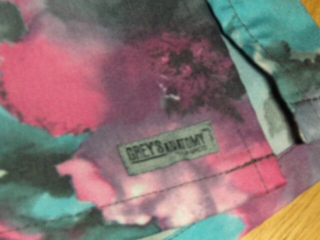 Grey's Anatomy - multicolor scrub top - Small - Image 2 of 2
