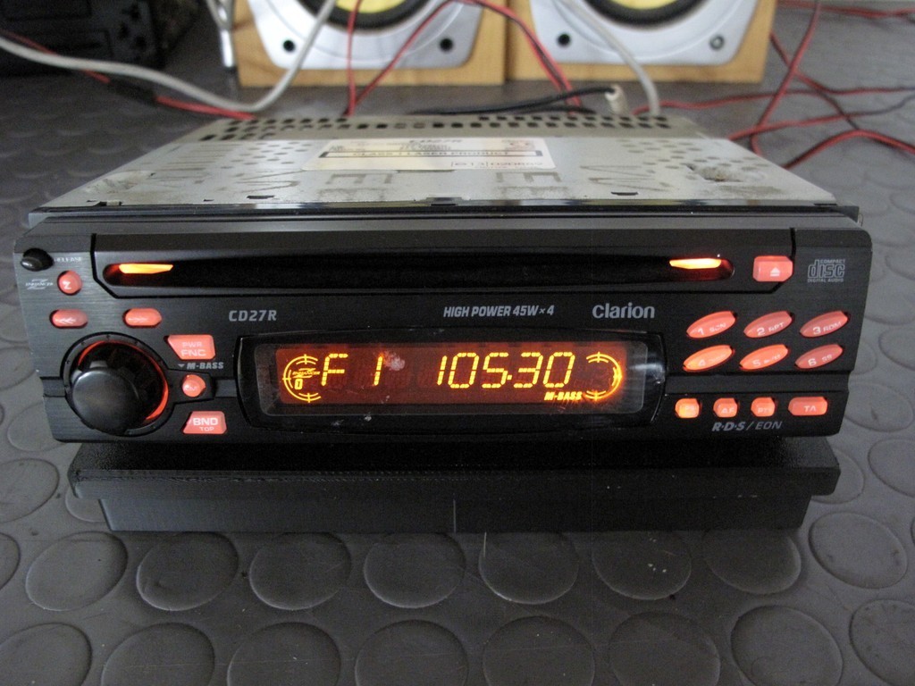 CLARION CD27R AUTORADIO VINTAGE 90s 2000s CAR RADIO CD PLAYER