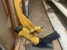 STANLEY BOSTITCH MIII 1-1/2 to 2 in. PNEUMATIC HARDWOOD FLOORING STAPLER