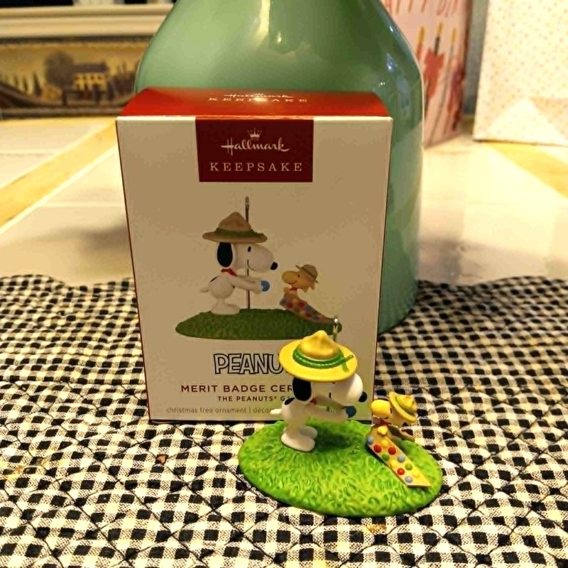 HALLMARK THE PEANUTS GANG MERIT BADGE CEREMONY 2025 CHRISTMAS ORNAMENTS SNOOPY