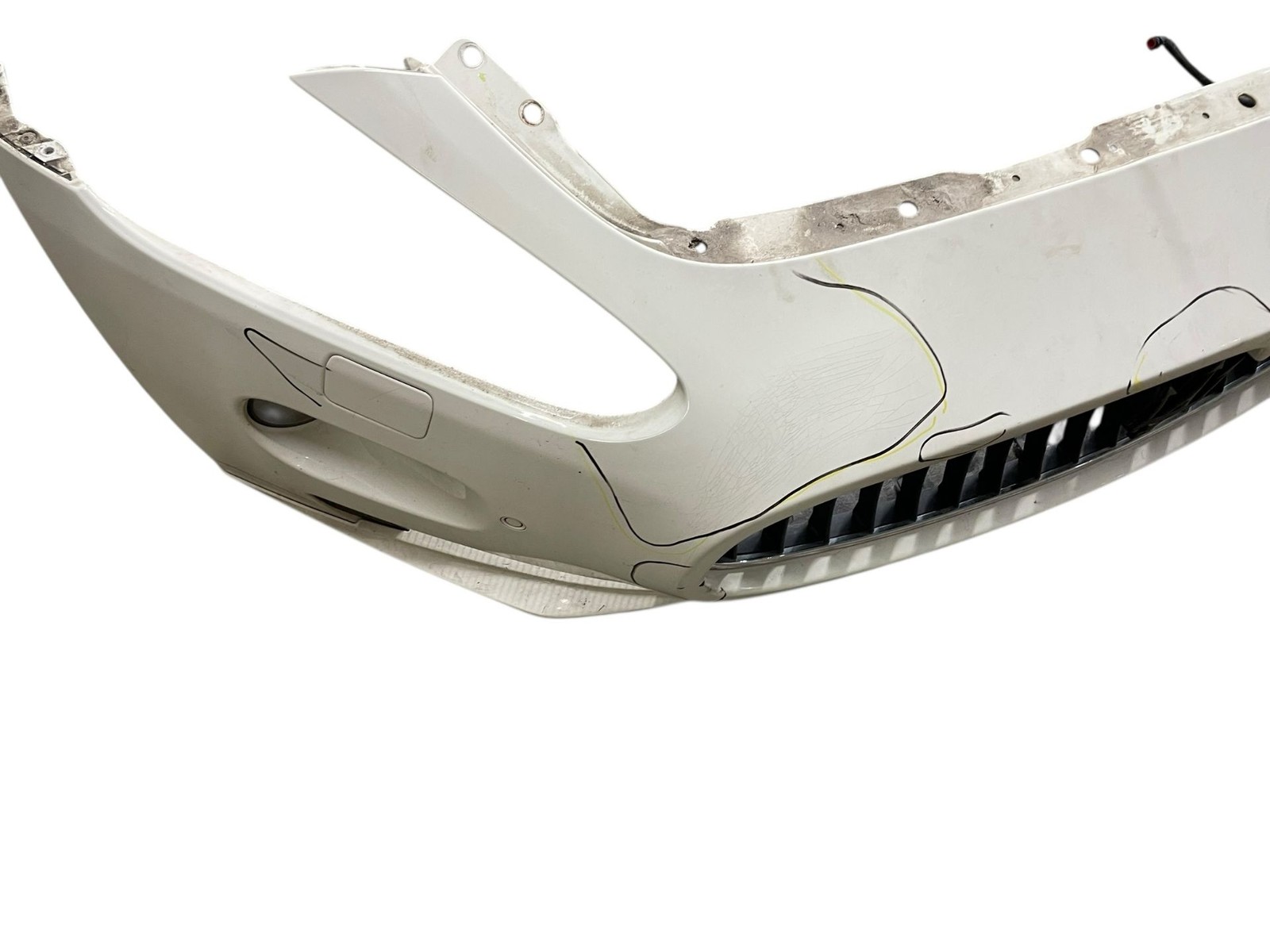 2008 - 2016 MASERATI GRANTURISMO 4.7L RWD FRONT BUMPER GRILLE COVER *DAMAGED*
