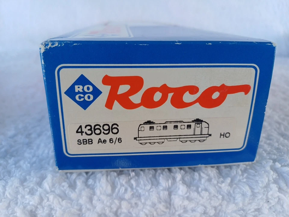 Roco HO Gauge 43696 Twin Pantograph Electric Loco Ae 6/6 11425 Geneve SBB CFF  - Image 3 of 4