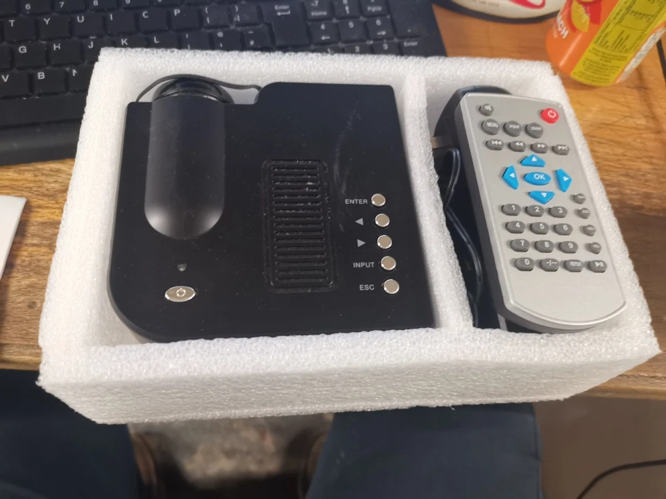 Excelvan Mini Projector LED 60” 320 x 240 Remote SD USB HDMI Boxed. (BOX U) - Image 2 of 4