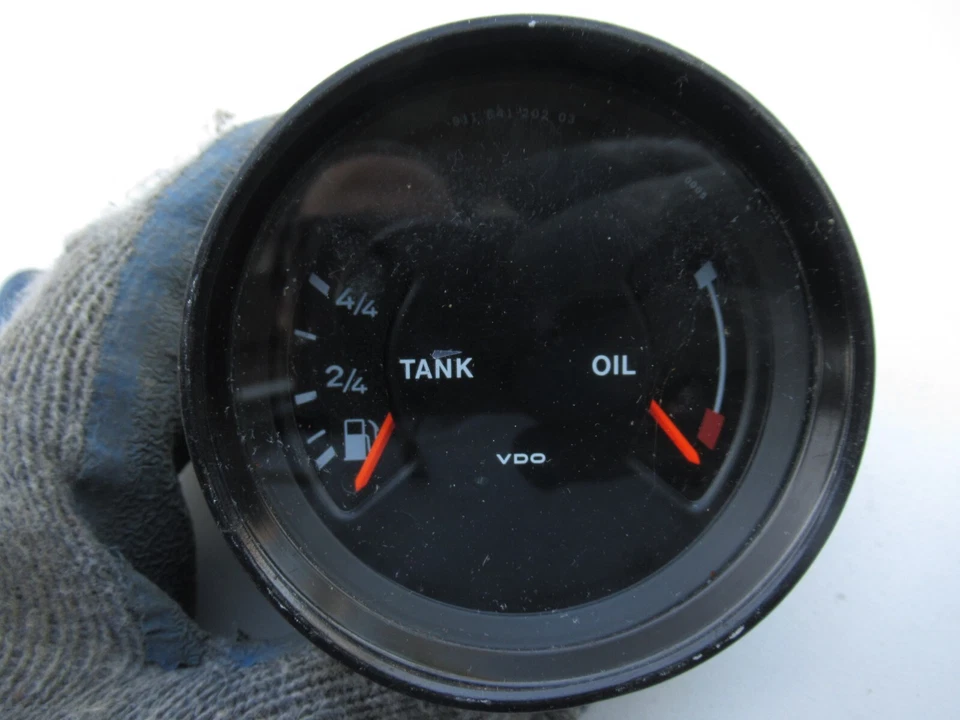 Porsche 911 Fuel / Oil Combo Gauge VDO Date Stamp 1.83 91164120203 Foto 2 de 4