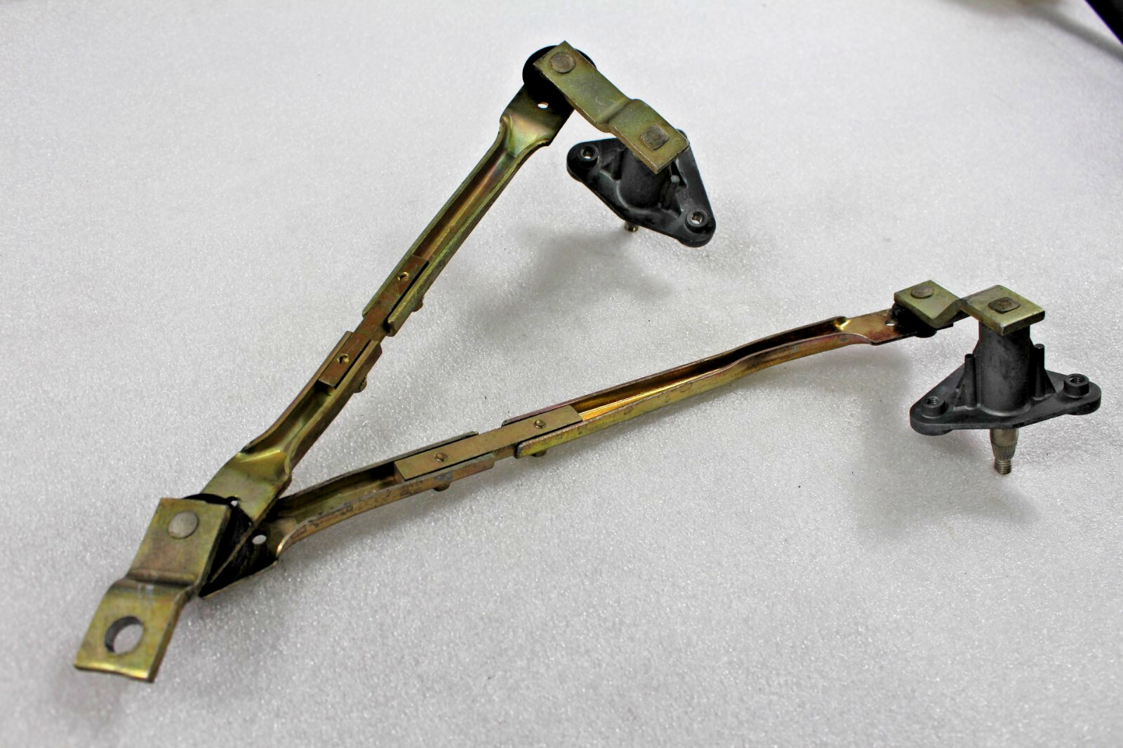Ferrari 456, 550, 575, Windshield Wiper Linkage, Used, P/N 65081300