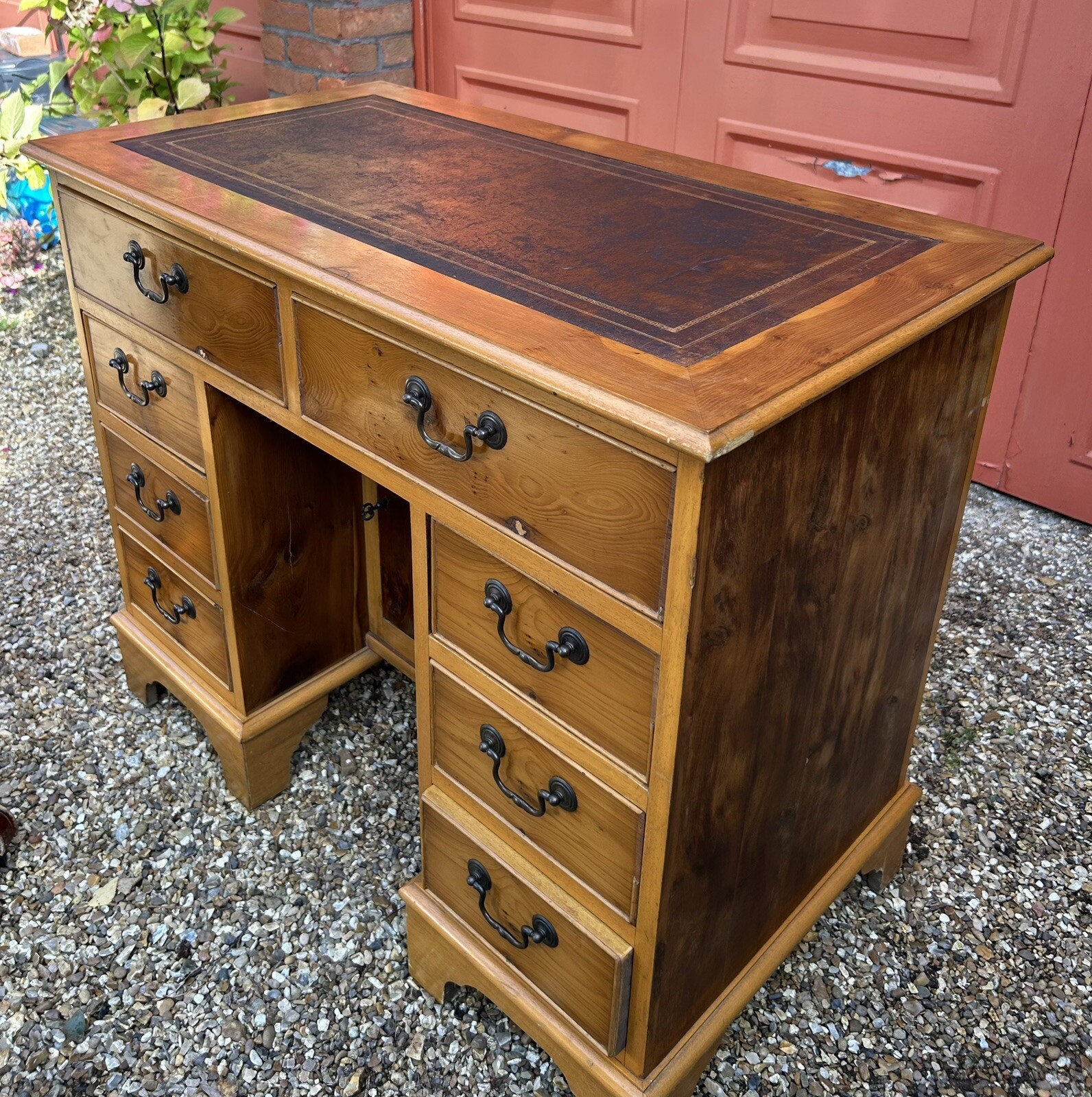 Small Vintage Leather Inlay Desk Complete With Key Delivery Possible