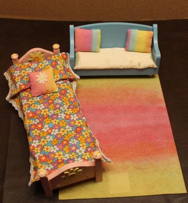 KidKraft Wooden Doll Furniture   Bed, Sofa bedding +PillowsMixed Lot  7 Pieces