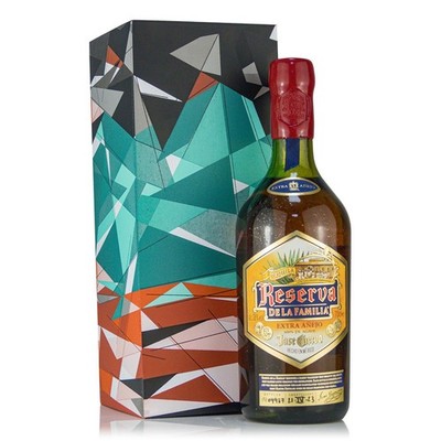 Jose Cuervo Reserva de la Familia in Holzbox 0,7 Liter 38%vol.