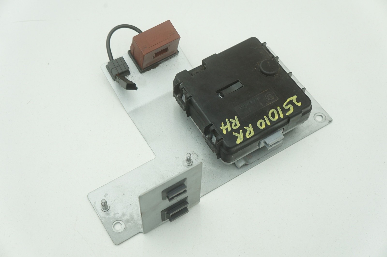 Battery Distributor Box Assembly OEM 6112014362 Rolls Royce Phantom Vii 2006