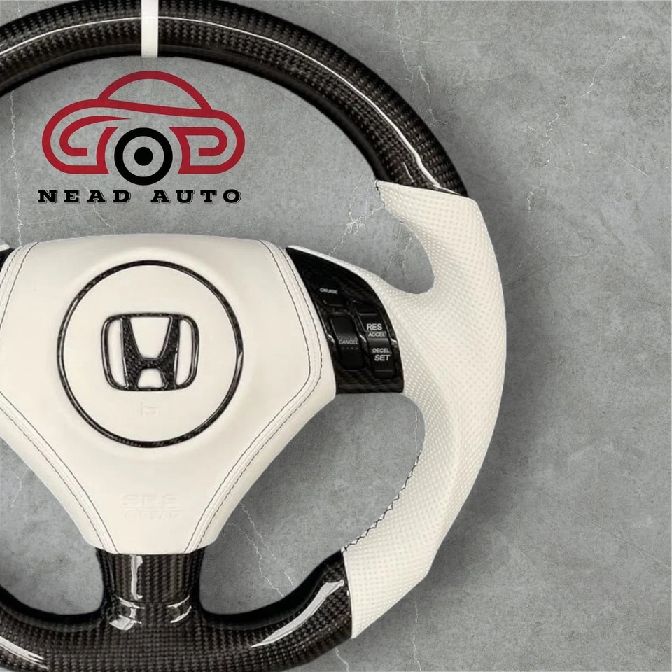 Volante personalizado Honda Accord CL9 2003-2008 fibra de carbono y cuero blanco. Foto 3 de 4