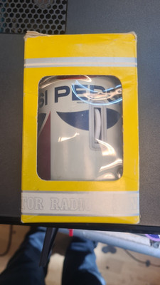 Pepsi- Cola Transistorradio. Form einer Dose, komplett mit Karton. New Old Stock