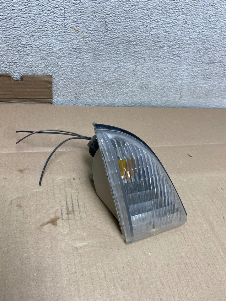 Faro de estacionamiento derecho Ford Thunderbird 1987 1988 pasajero derecho U2770 DG Foto 3 de 4