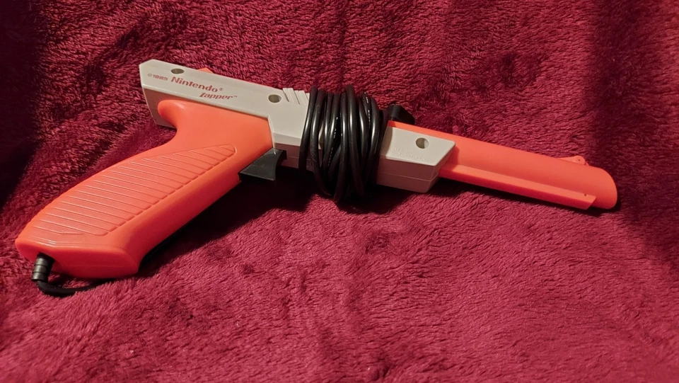 NES Orange Zapper and Two OEM Controllers (Untested) - Image 4 of 4